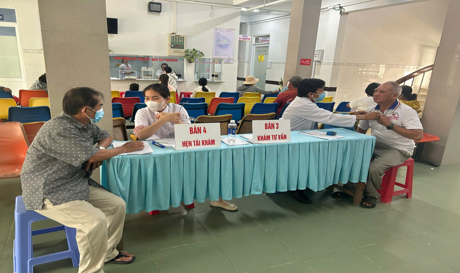 Tịnh Biên tổ chức khám sàng lọc, tư vấn miễn phí các bệnh lý về phổi